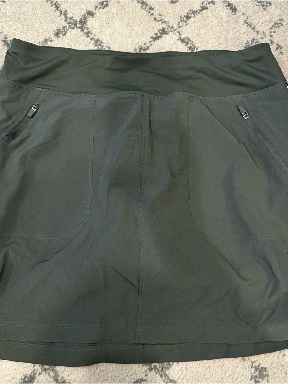 NEW Kyodan Athletic Dark Olive Skort with Zip Pockets. Size Medium
